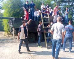 Wartawan Diajak Naik Tank Leopard Jela