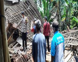 Rumah Warga Rembang Ambruk Diduga Bang