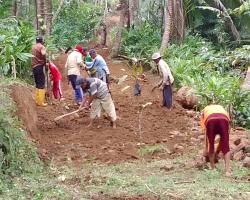 Warga Dusun Sindangsari  Membuka  Akse