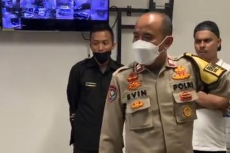 Debt Collector yang Membentak Polisi s