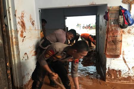 MACET 13 KILOMETER SATLANTAS POLRES DE