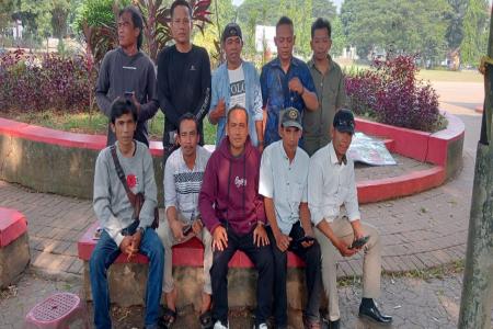 WARTAWAN DAN LSM DESAK CAMAT MAJA 