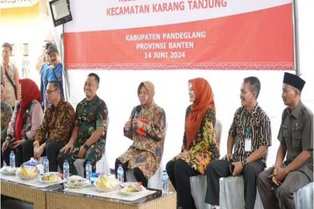 MENTRI SOSIAL TRI RISMAHARINI KUNJ