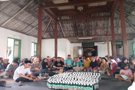 Menggelegar ratusan petani berebut pup