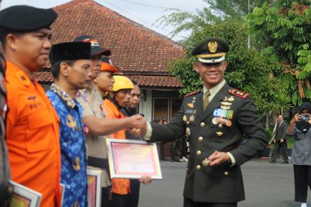 KODIM 0702-PURBALINGGA TERIMA PIAG