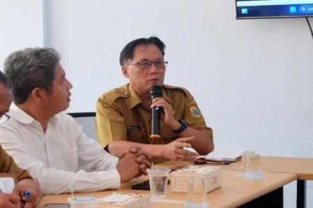 Plt kepala dinas DinkopUKM Imam Suangs