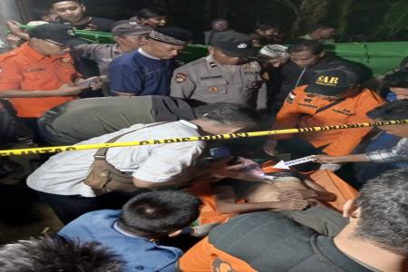 BERNIAT BERSIHKAN SUMUR, WARGA ADI