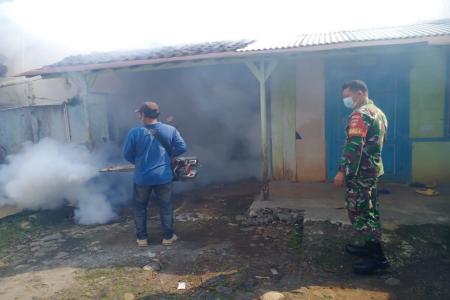 Anggota Kodim Batang Dampingi Petugas 