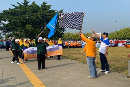 Ribuan Pensiunan Ikuti Senam dan Jalan