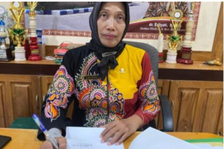 KEPEMIMPINAN DERUT DR.ERLIYATI MEN