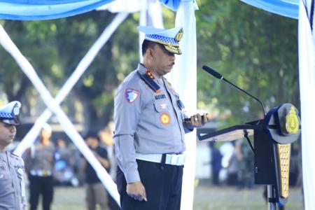 KAKORLANTAS PIMPIN APEL GELAR PASU