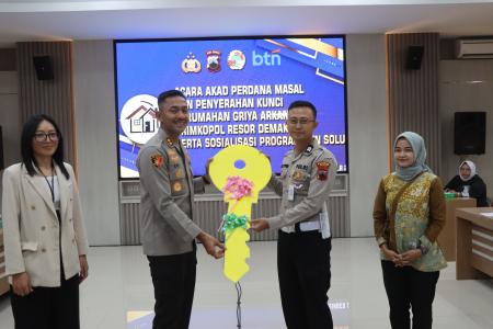  KAPOLRES DEMAK RESMIKAN RUMAH SUB