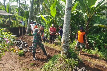 Babinsa Tegalasri Gotong Royong Bangun