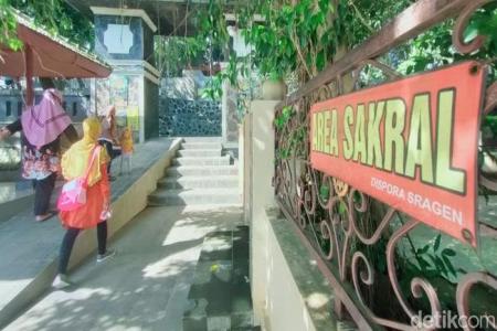 Ritual Jumaat Pon di gunung Kemukus Zi