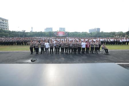 KAPOLDA JATIM BERI PENGHARGAAN UNT