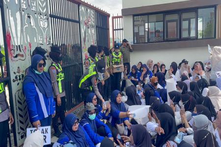 Aksi Humanis Polwan Bojonegoro Berbagi