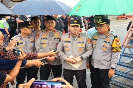 POLRI KERAHKAN 3 PESAWAT, 5 HELIKO